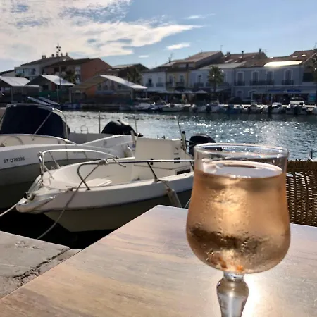 Romantic Maison De Pecheur Sparkling Sea Views